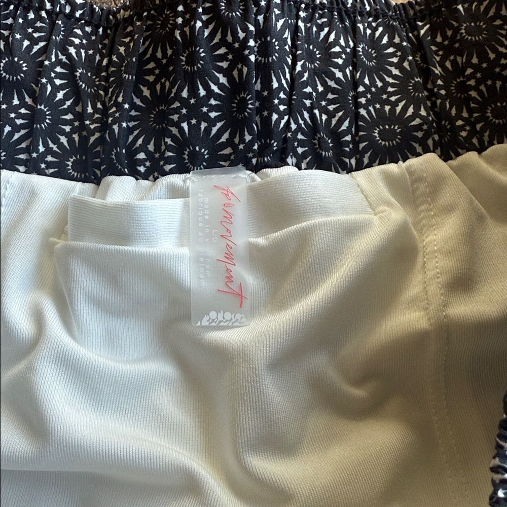 NWT FREE PEOPLE Black and White Patterned Women's Shorts SIZE L - Picture 3 of 6